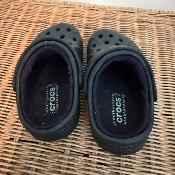 Crocs Children's Fuzz Lined Slide On Clogs Unisex Boys Sz 6 Girls Sz 7 VGUC - Picture 2 of 7